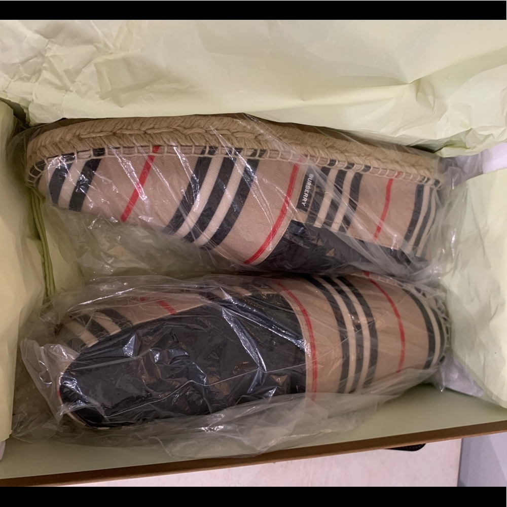 BNIB Burberry Men’s Espadrilles - Picture 6 of 8